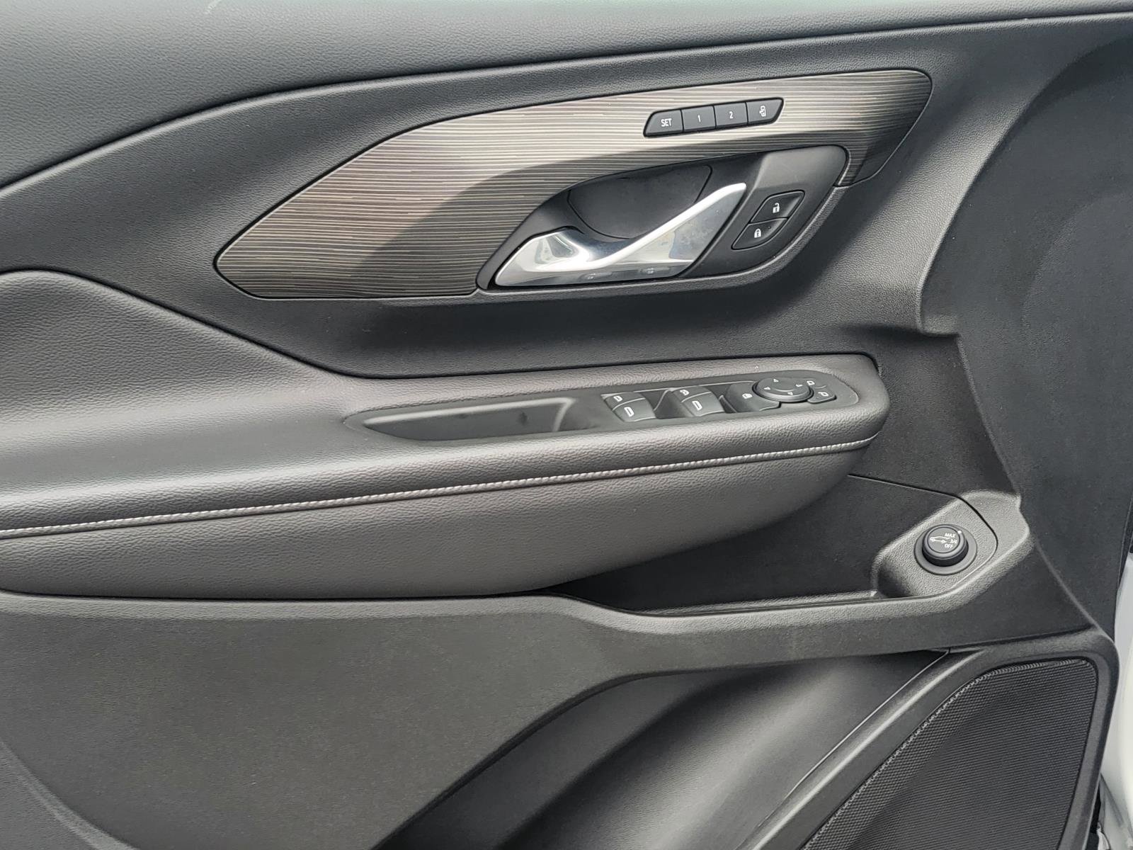 Used 2022 GMC Terrain SLT w/ Infotainment Package II image 8