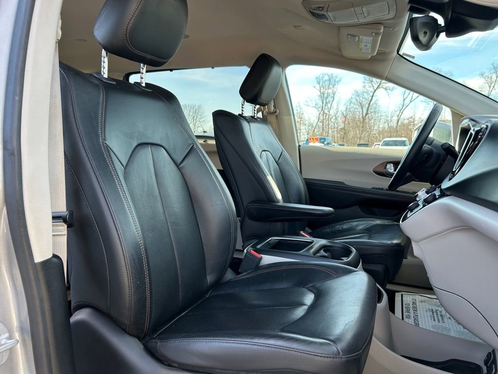 Used 2017 Chrysler Pacifica Touring-L Plus w/ Advanced Safetytec Group image 26