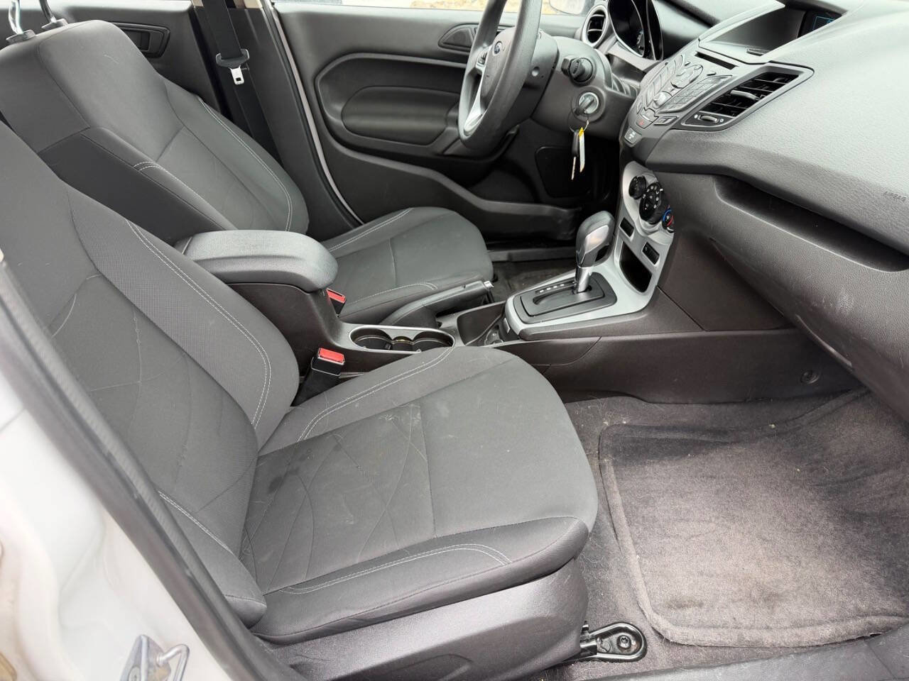 Used 2017 Ford Fiesta SE image 21