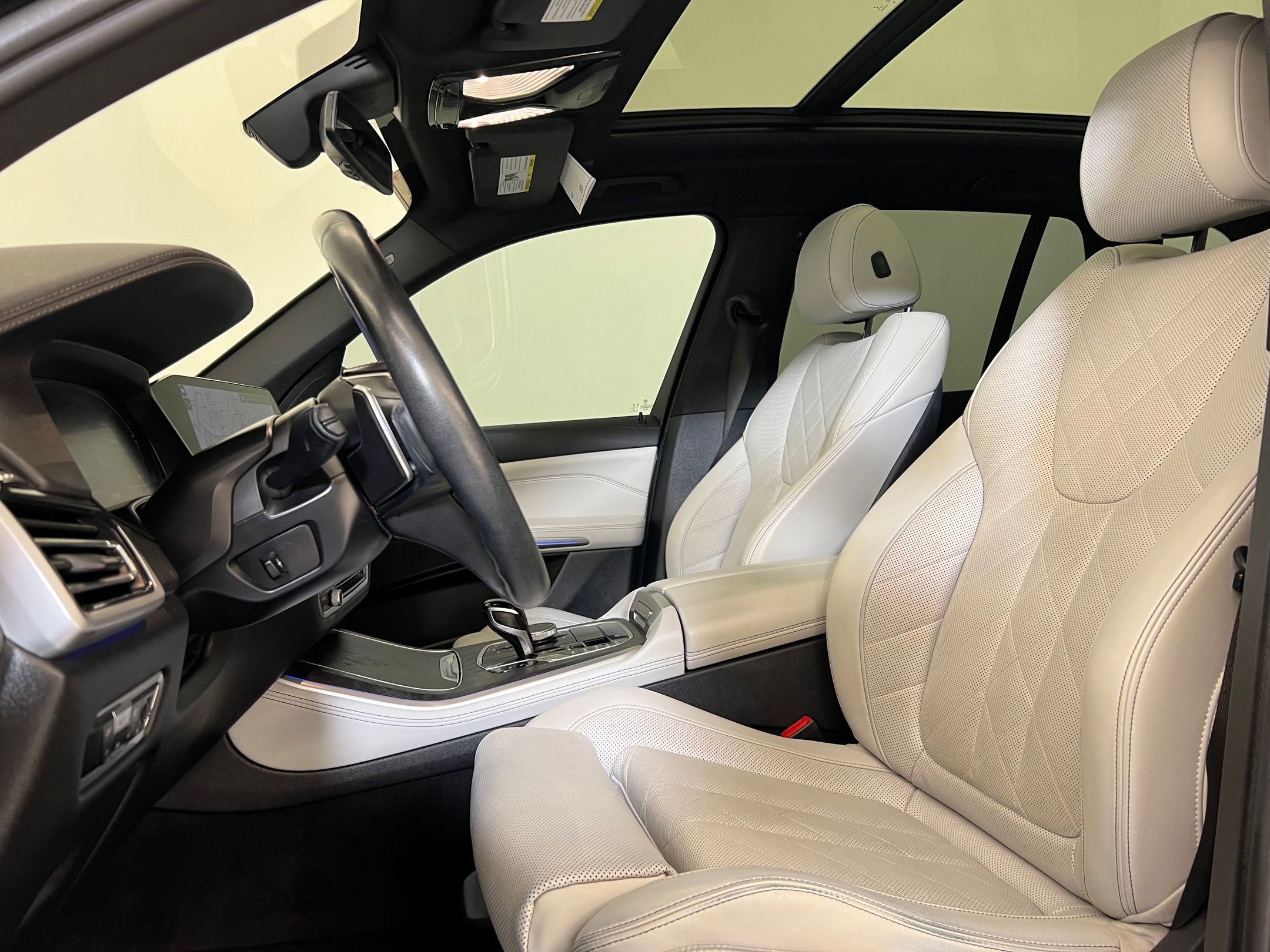 Used 2023 BMW X5 sDrive40i w/ Parking Assistance Package image 14