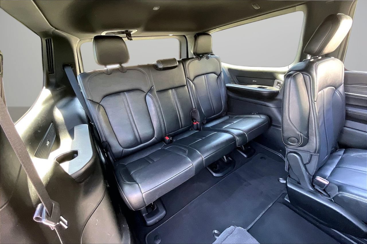 Used 2024 Jeep Wagoneer Series II AWD/4WD image 26