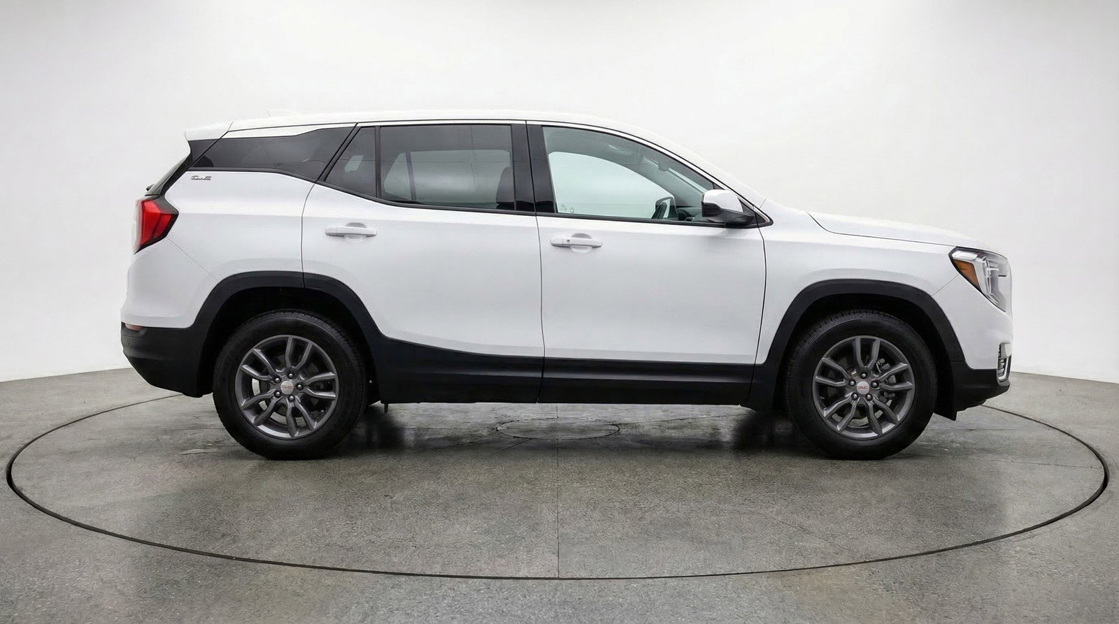 Used 2024 GMC Terrain SLT image 11