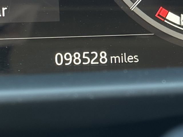 Used 2020 Land Rover Discovery HSE image 12