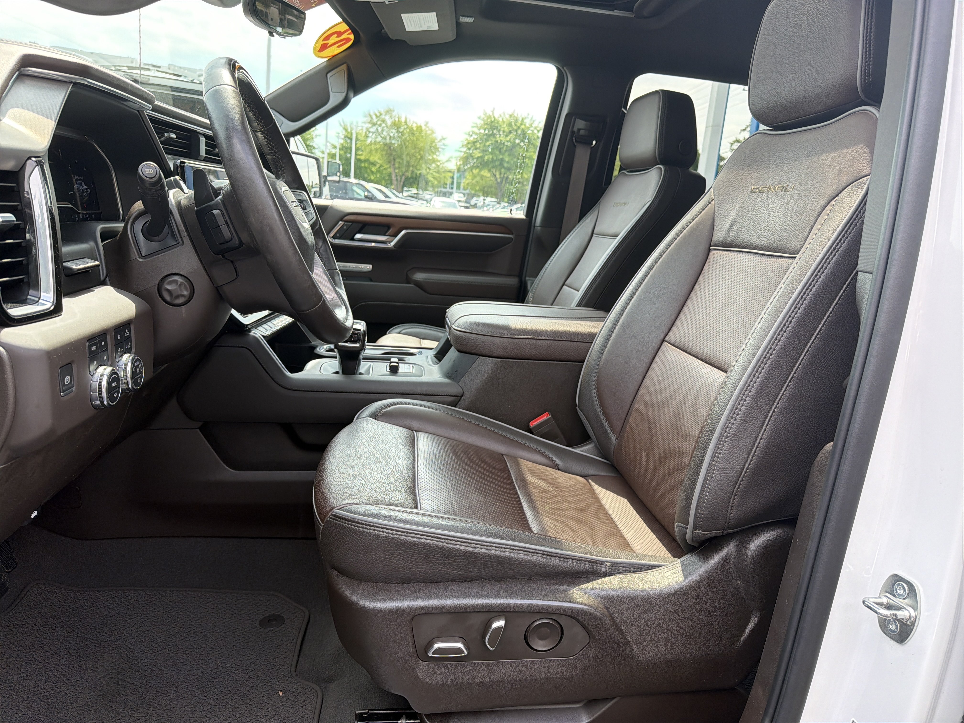 Used 2023 GMC Sierra 1500 Denali AWD/4WD image 16