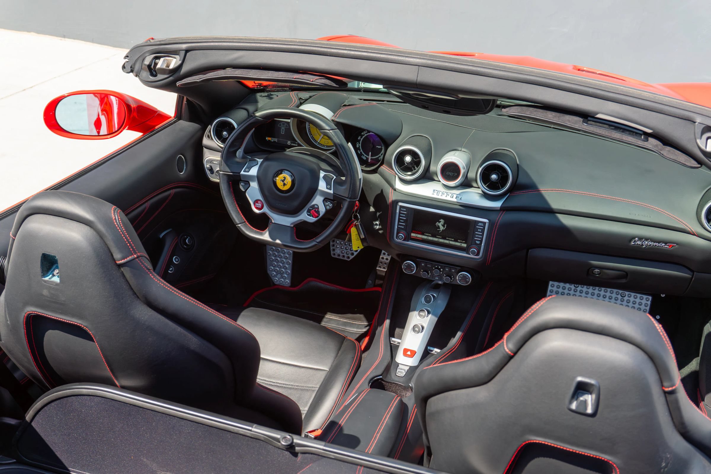 Used 2017 Ferrari California T RWD image 14