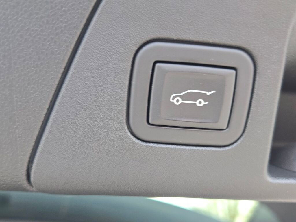 Used 2023 Buick Envision Essence w/ Sport Touring Package AWD/4WD image 16