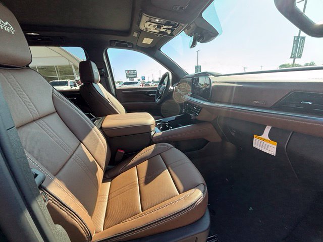 New 2026 Chevrolet Tahoe High Country w/ Sun And Tow Package AWD/4WD image 16