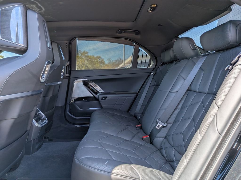 Used 2024 BMW 740i xDrive image 17