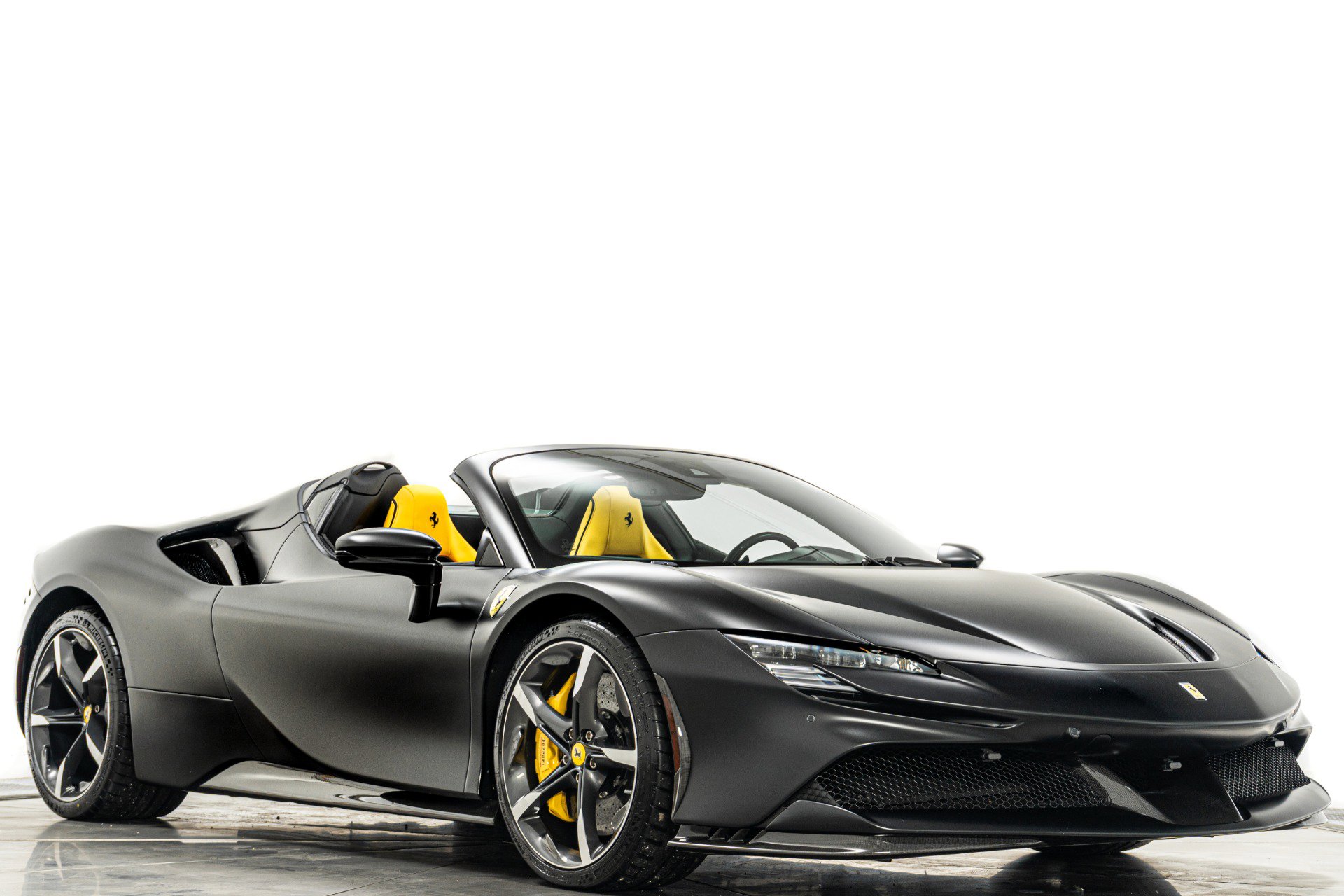 Used 2024 Ferrari SF90 Spider image 32