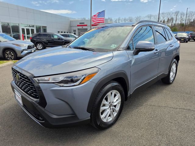 Used 2023 Toyota Corolla Cross LE w/ Moonroof Package image 3
