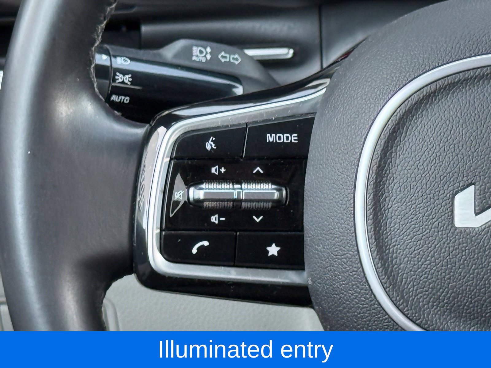 Used 2022 Kia Carnival LX FWD image 33