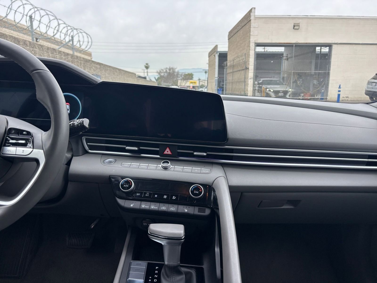 Used 2025 Hyundai Elantra SEL image 17