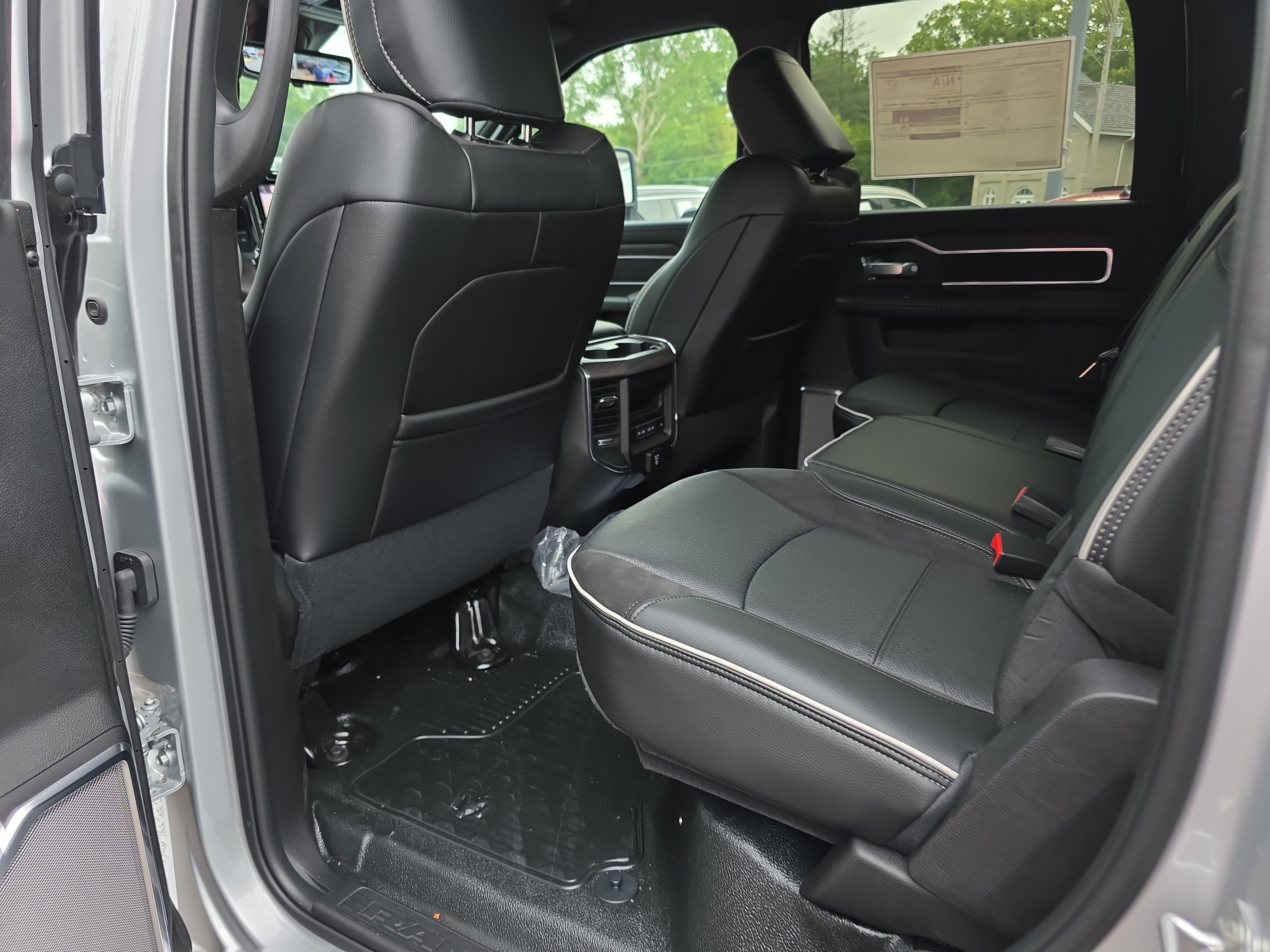 New 2026 RAM 5500 4x4 Crew Cab w/ Laramie Trim Package image 20