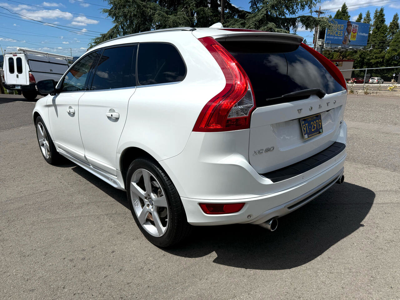 Used 2011 Volvo XC60 T6 R-Design w/ Convenience Pkg image 3