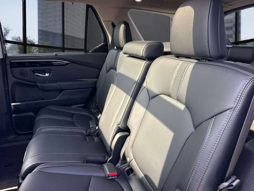 Used 2025 Honda Pilot Touring image 15