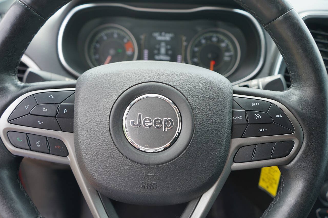 Used 2019 Jeep Cherokee Latitude w/ Cold Weather Group AWD/4WD image 21