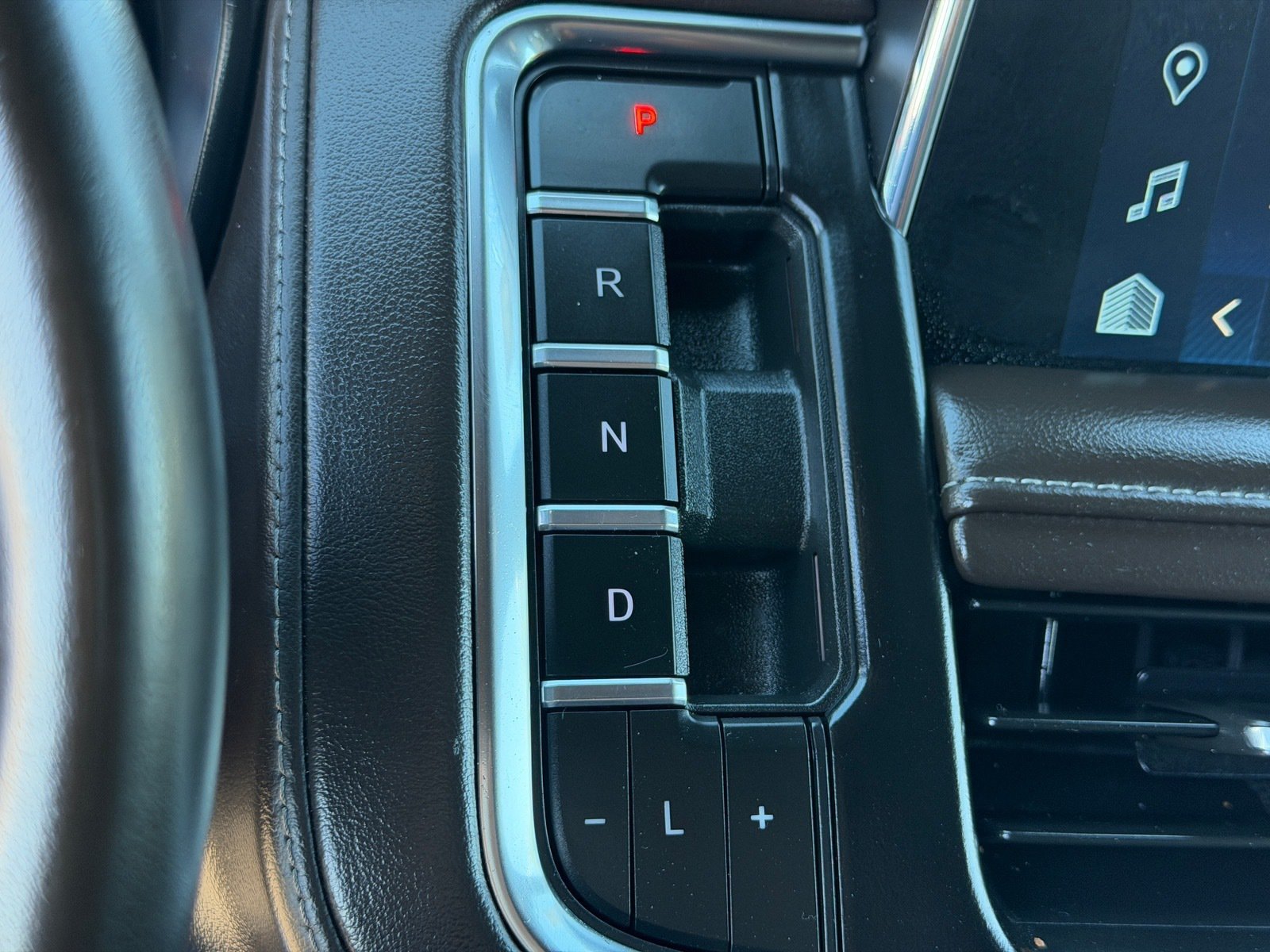 Used 2024 Chevrolet Tahoe LT AWD/4WD image 31