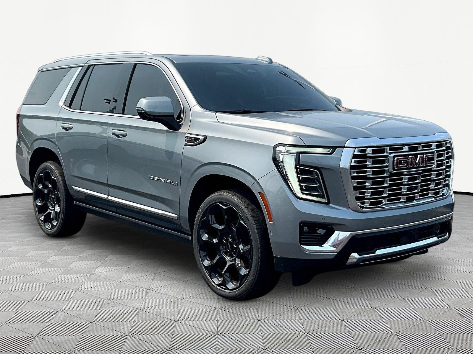 Used 2026 GMC Yukon Denali w/ Sun & Power Step Package AWD/4WD image 3