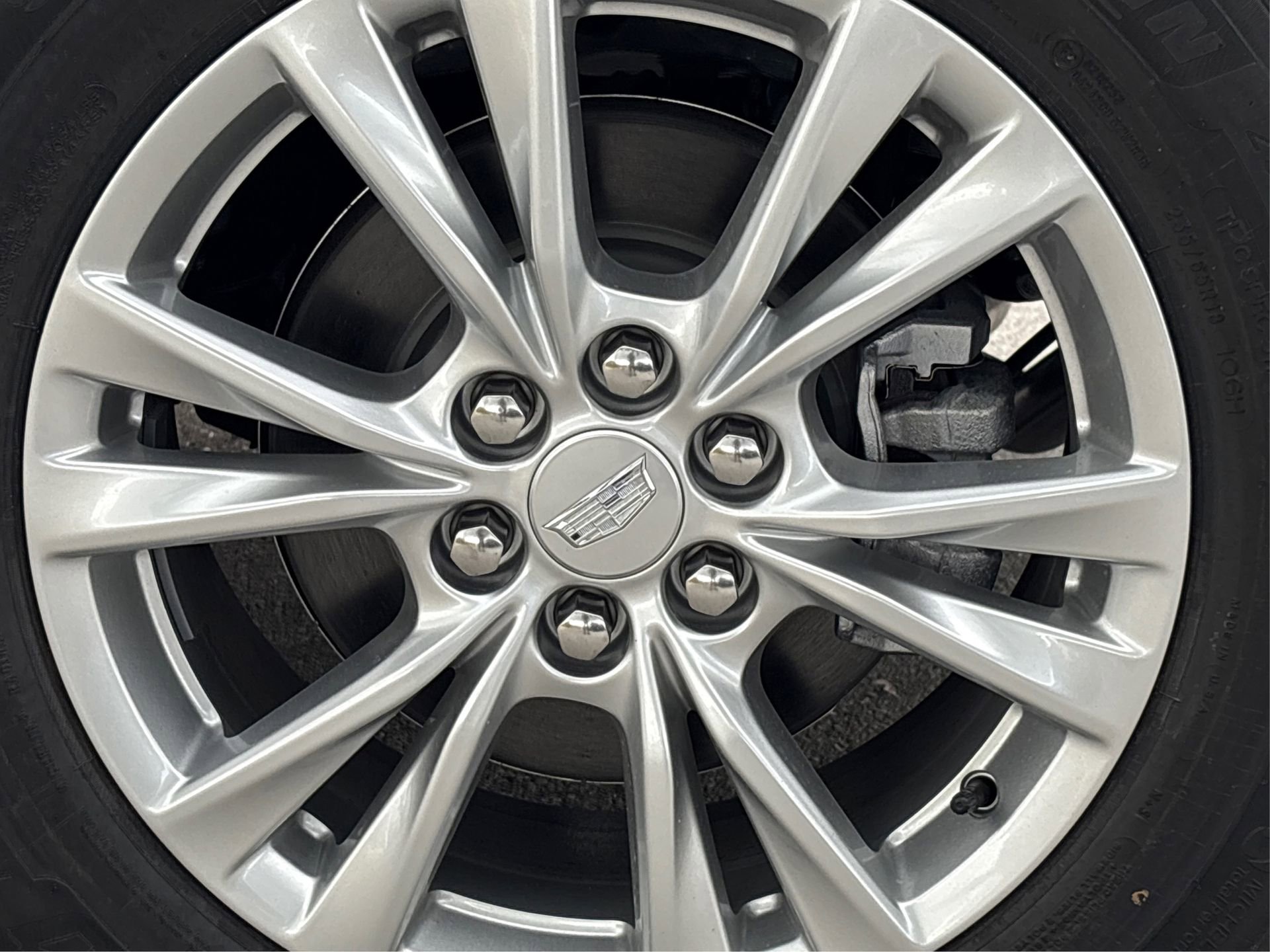 New 2025 Cadillac XT6 Luxury image 13