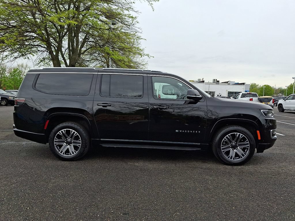 Used 2024 Jeep Wagoneer L Series II w/ Flexible Seating Group AWD/4WD image 10