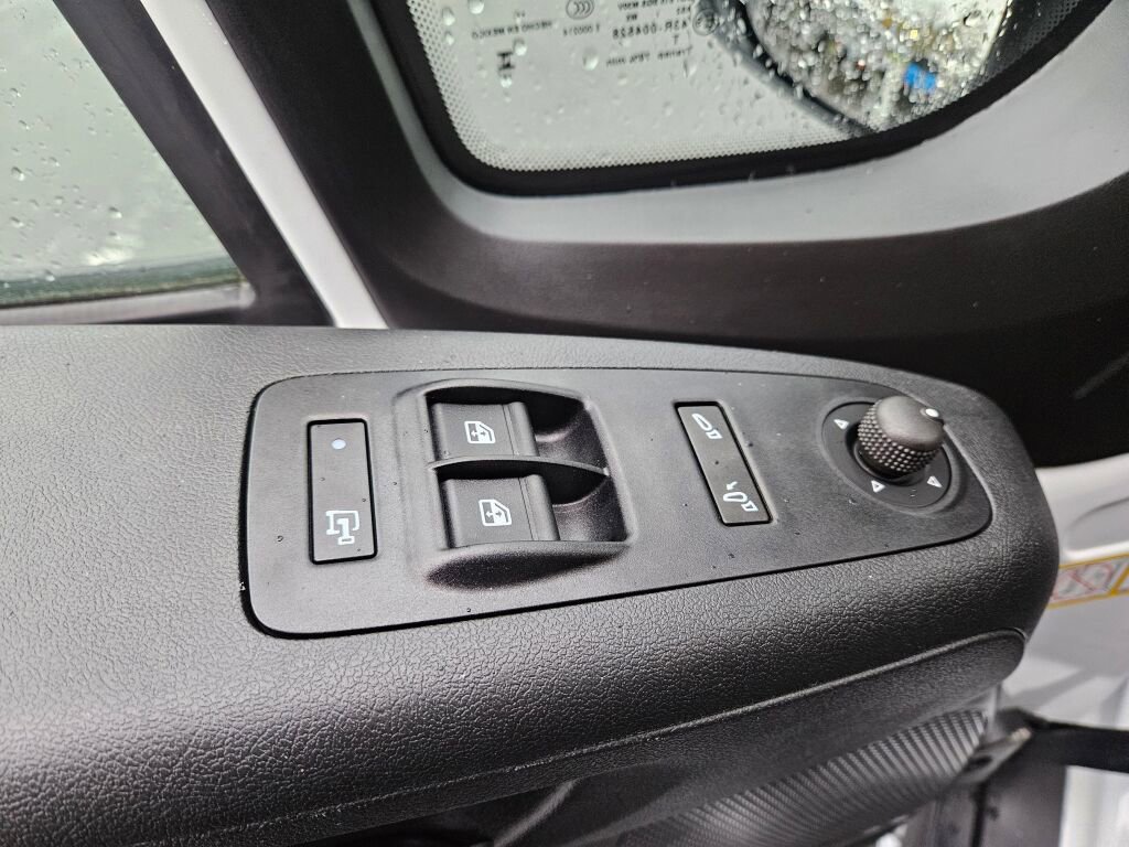Used 2025 RAM ProMaster 2500 w/ Convenience Group image 17