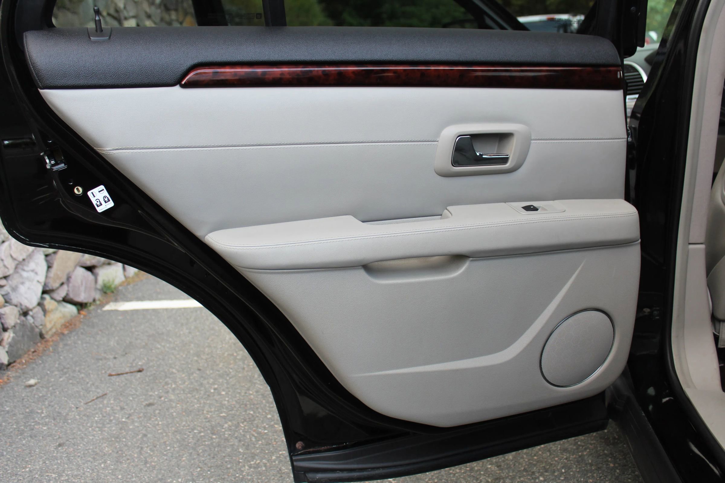 Used 2007 Cadillac SRX w/ Theater Package image 14