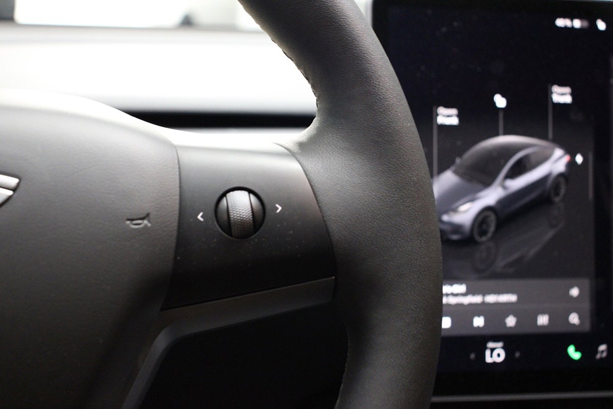 Used 2023 Tesla Model Y Long Range AWD/4WD image 33