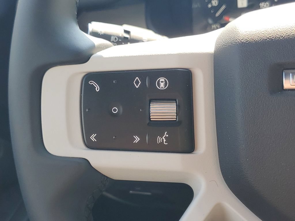 Used 2026 Land Rover Defender 130 X-Dynamic SE AWD/4WD image 17