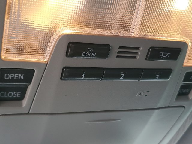 Used 2019 Toyota Highlander SE AWD/4WD image 22