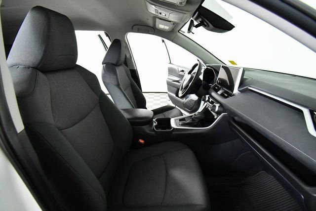 Used 2025 Toyota RAV4 XLE image 22