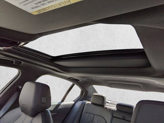 Certified 2025 BMW i5 xDrive40 w/ Premium Package AWD/4WD image 17