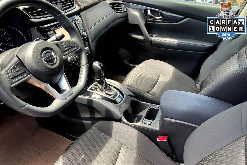 Used 2017 Nissan Rogue SV w/ SV Premium Package image 17