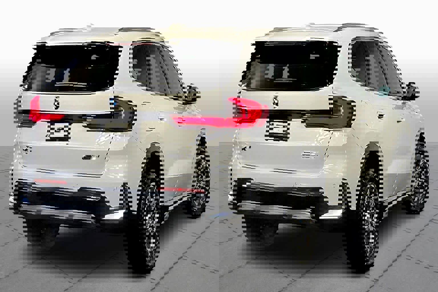 Used 2023 BMW X1 xDrive28i w/ Convenience Package image 13