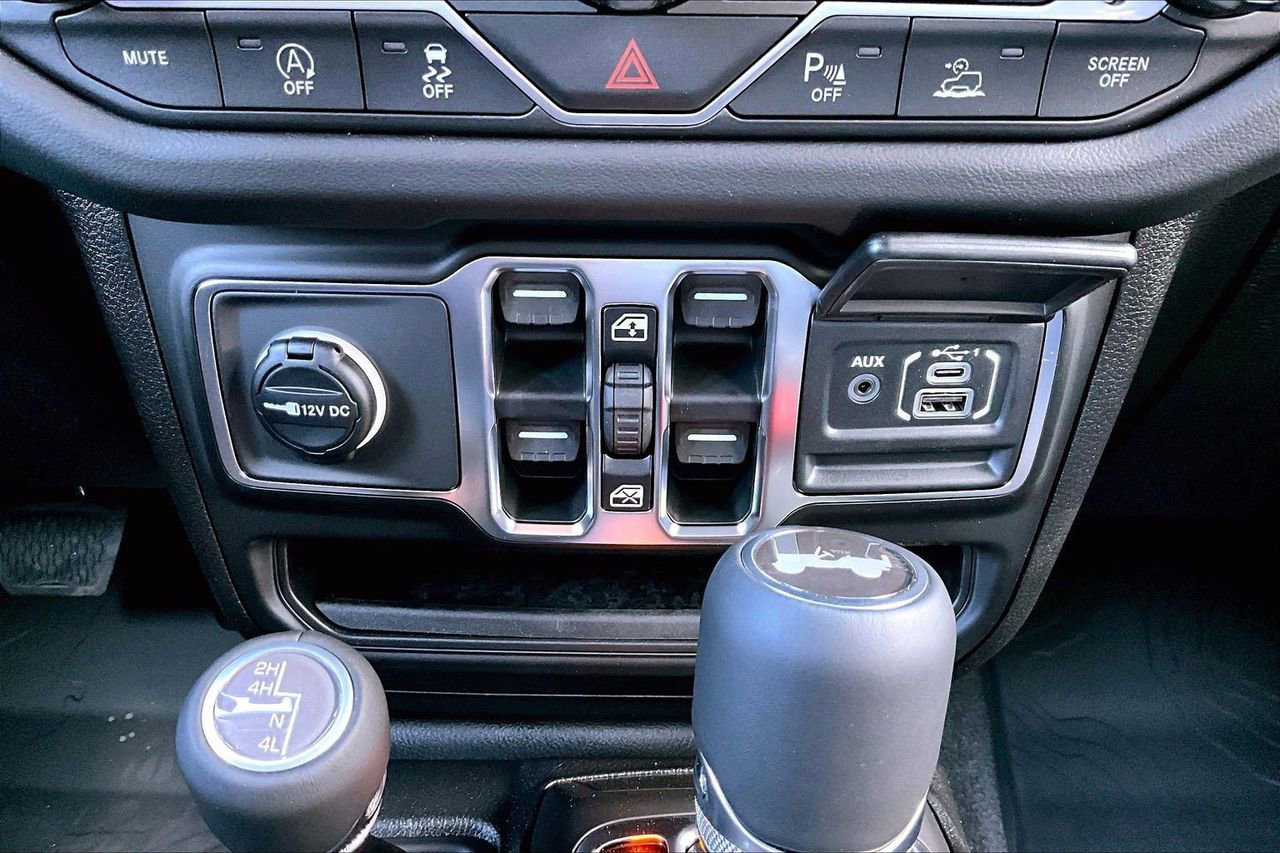 New 2026 Jeep Wrangler Sahara AWD/4WD image 19