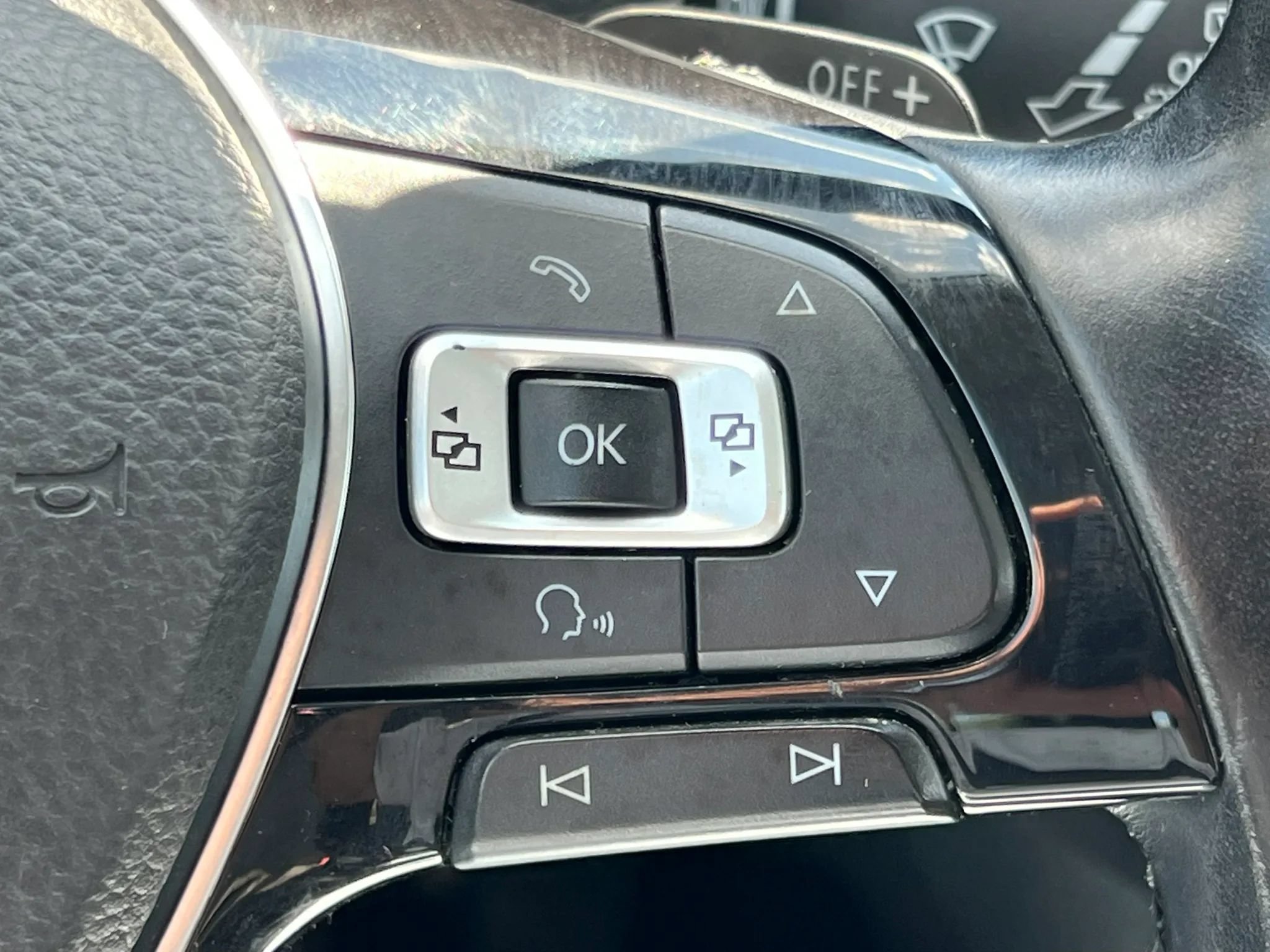 Used 2015 Volkswagen Golf 4-Door FWD image 21