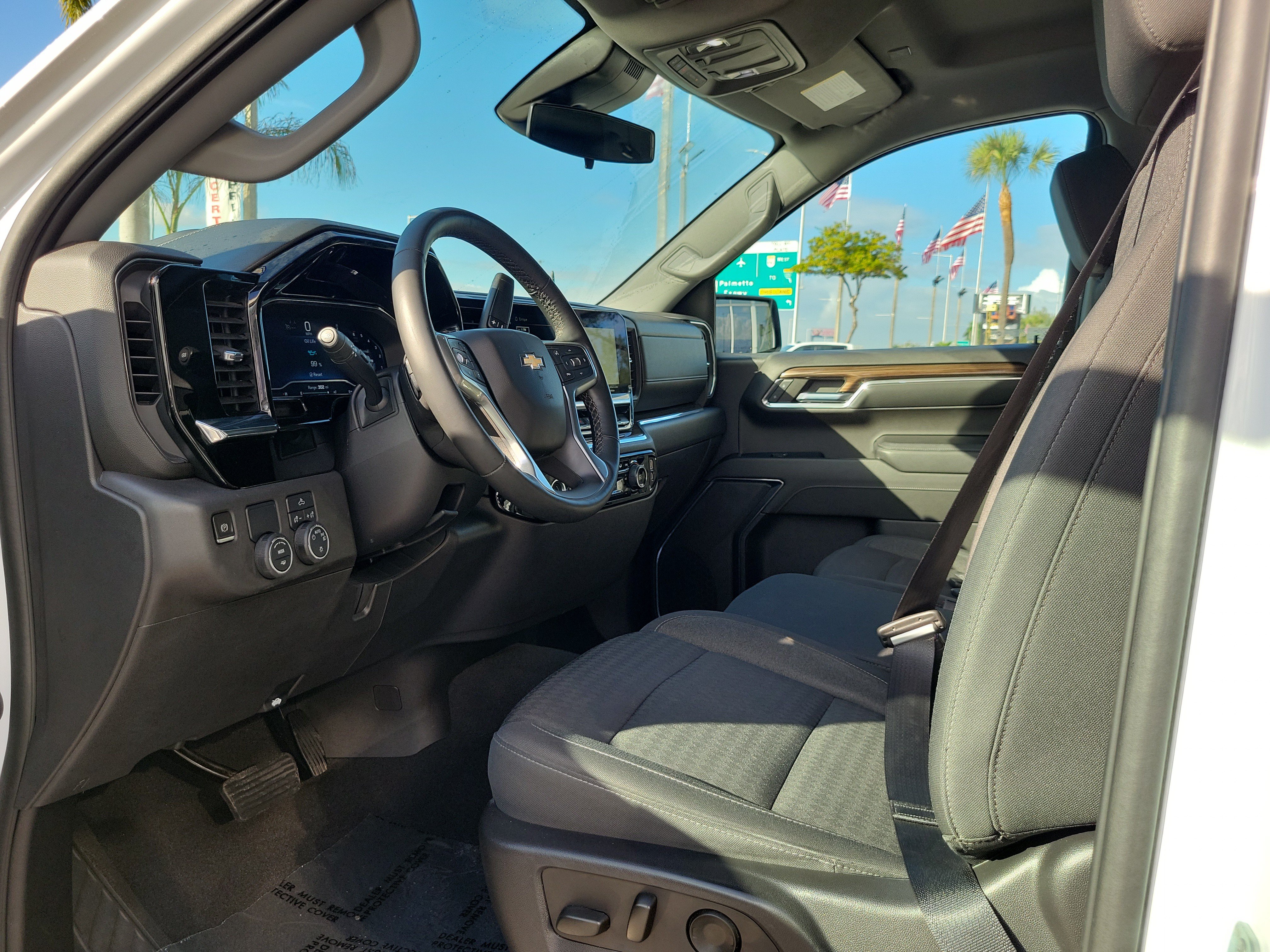 Used 2023 Chevrolet Silverado 1500 LT RWD image 9