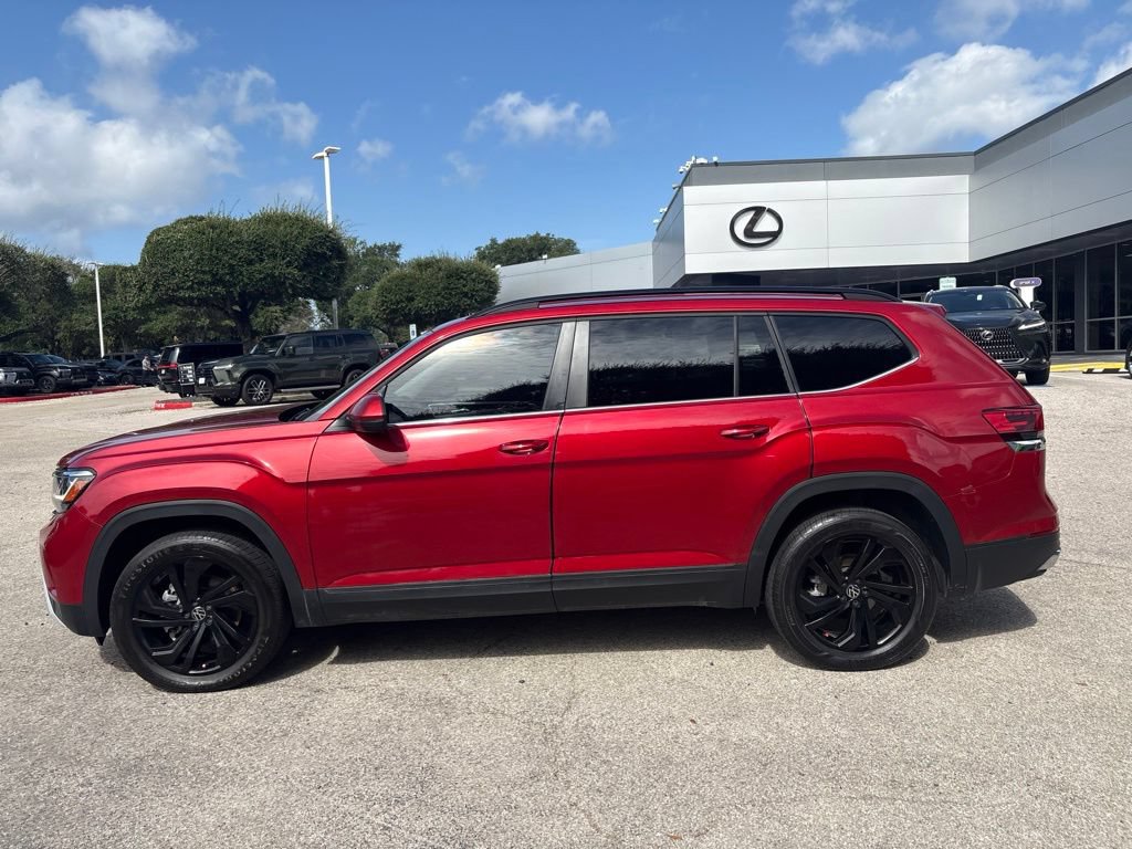 Used 2023 Volkswagen Atlas SE w/ Black Wheel Package FWD image 2