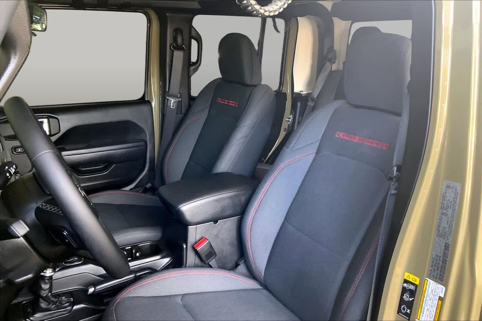 Used 2025 Jeep Gladiator Rubicon w/ Convenience Group AWD/4WD image 9