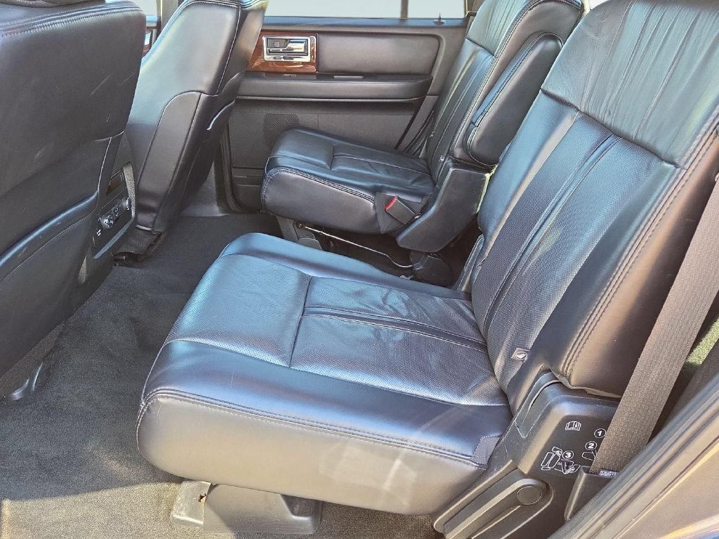 Used 2017 Lincoln Navigator Select AWD/4WD image 29