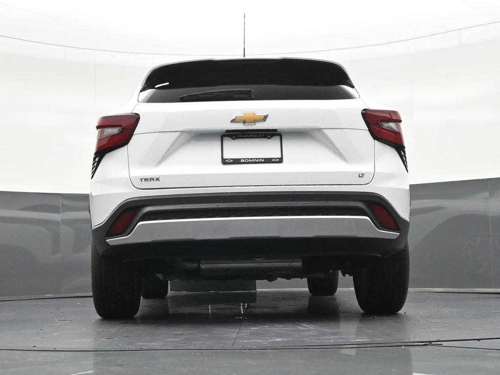 Used 2025 Chevrolet Trax LT FWD image 26