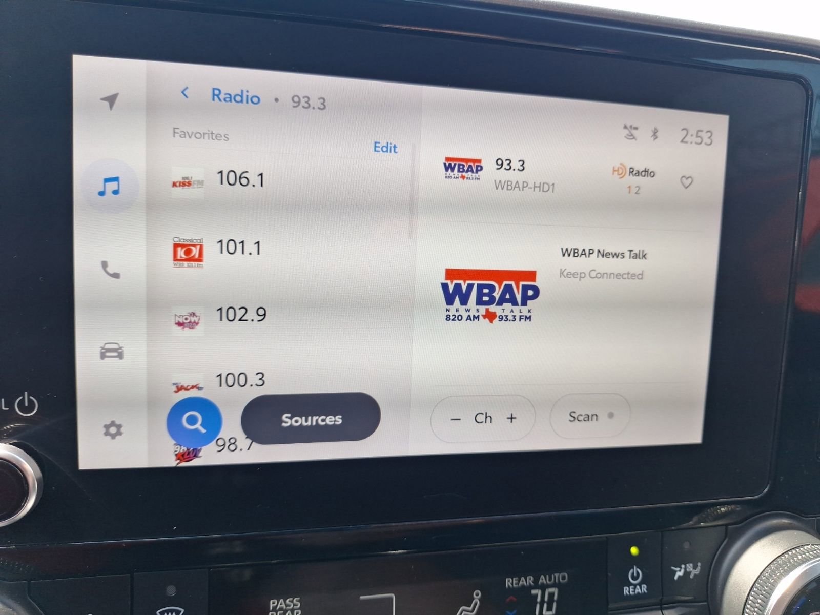 Used 2023 Toyota Highlander LE FWD image 24