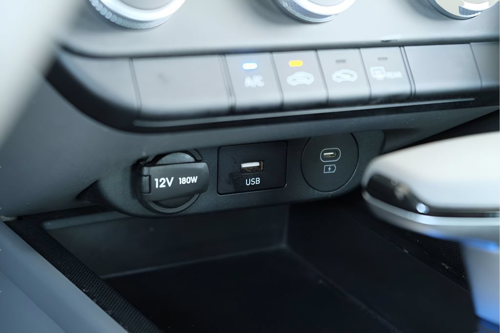 Used 2025 Hyundai Elantra SE FWD image 19