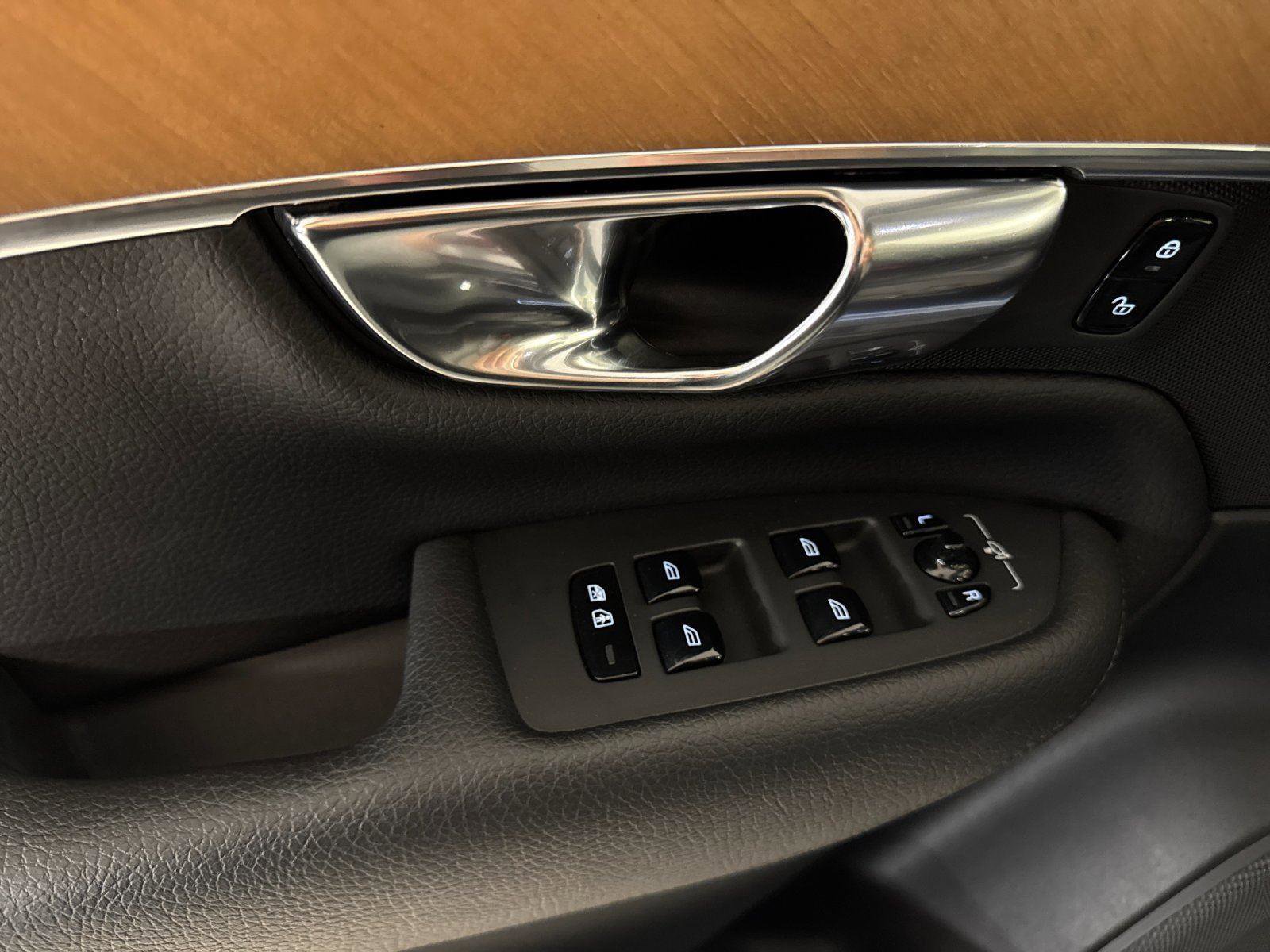 Used 2022 Volvo XC90 T8 Inscription Expression w/ Advanced Package image 10