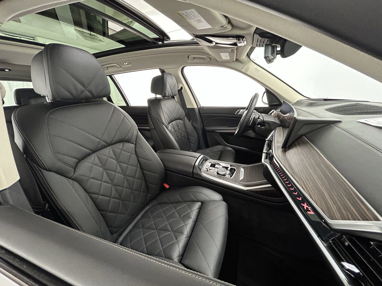 Used 2024 BMW X7 xDrive40i image 45