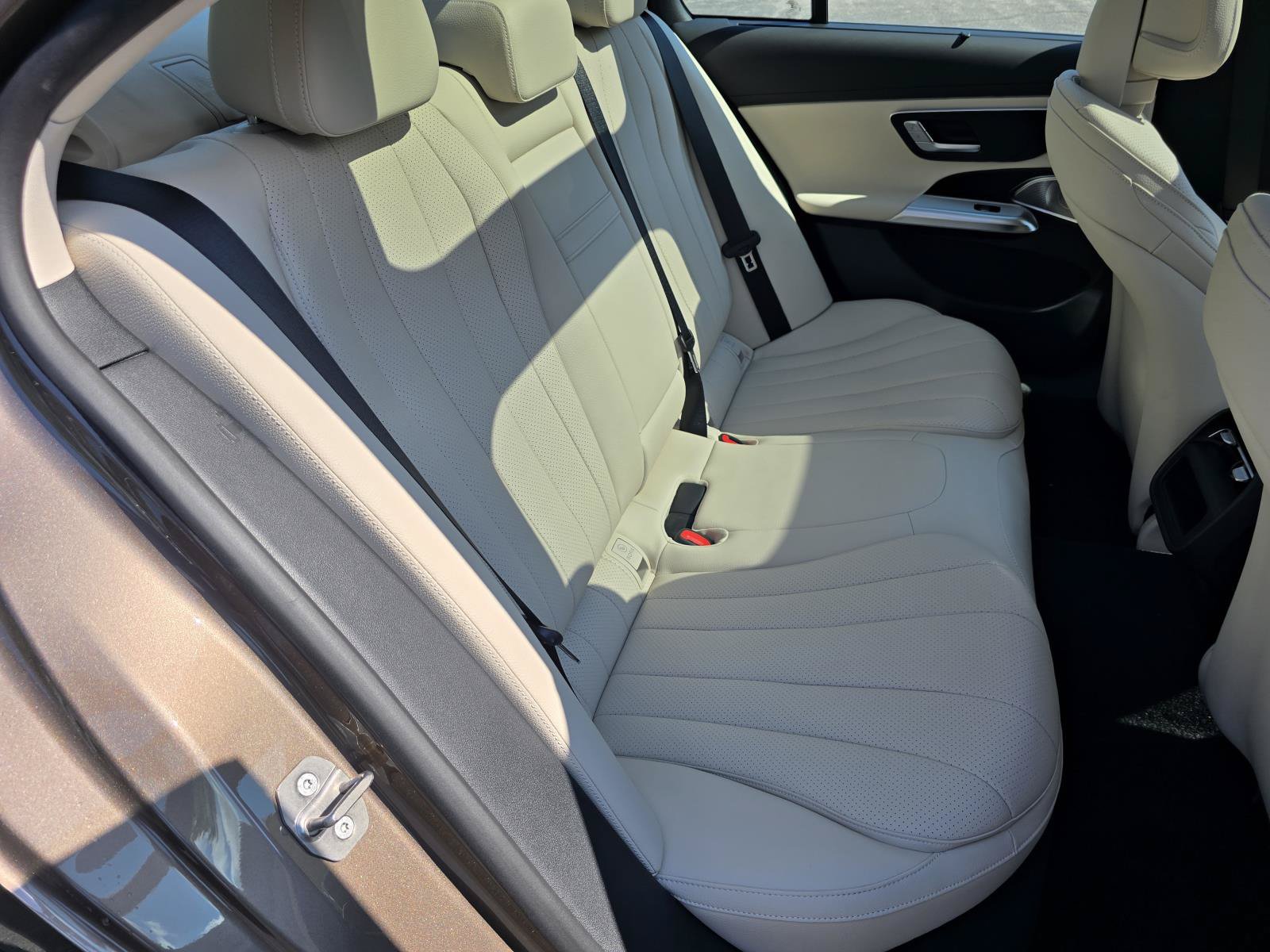 New 2027 Mercedes-Benz E 450 4MATIC Sedan image 41