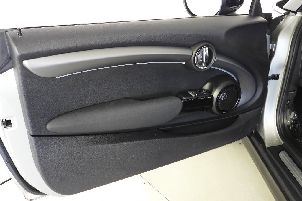 Certified 2024 MINI Cooper SE FWD image 11
