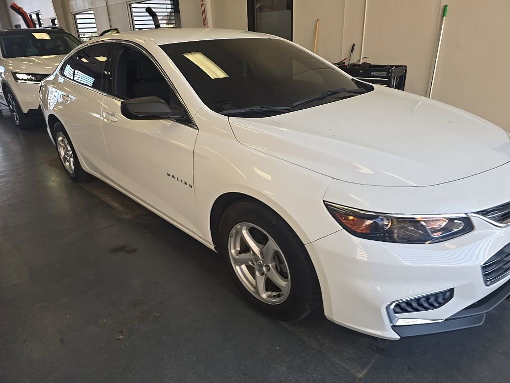 Used 2018 Chevrolet Malibu LS w/ LPO, Convenience Package 1 FWD image 1