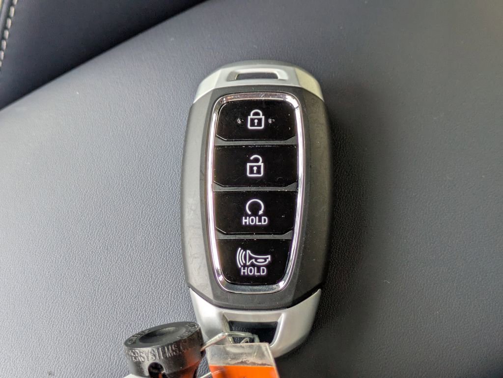 Certified 2025 Hyundai Venue Limited image 30