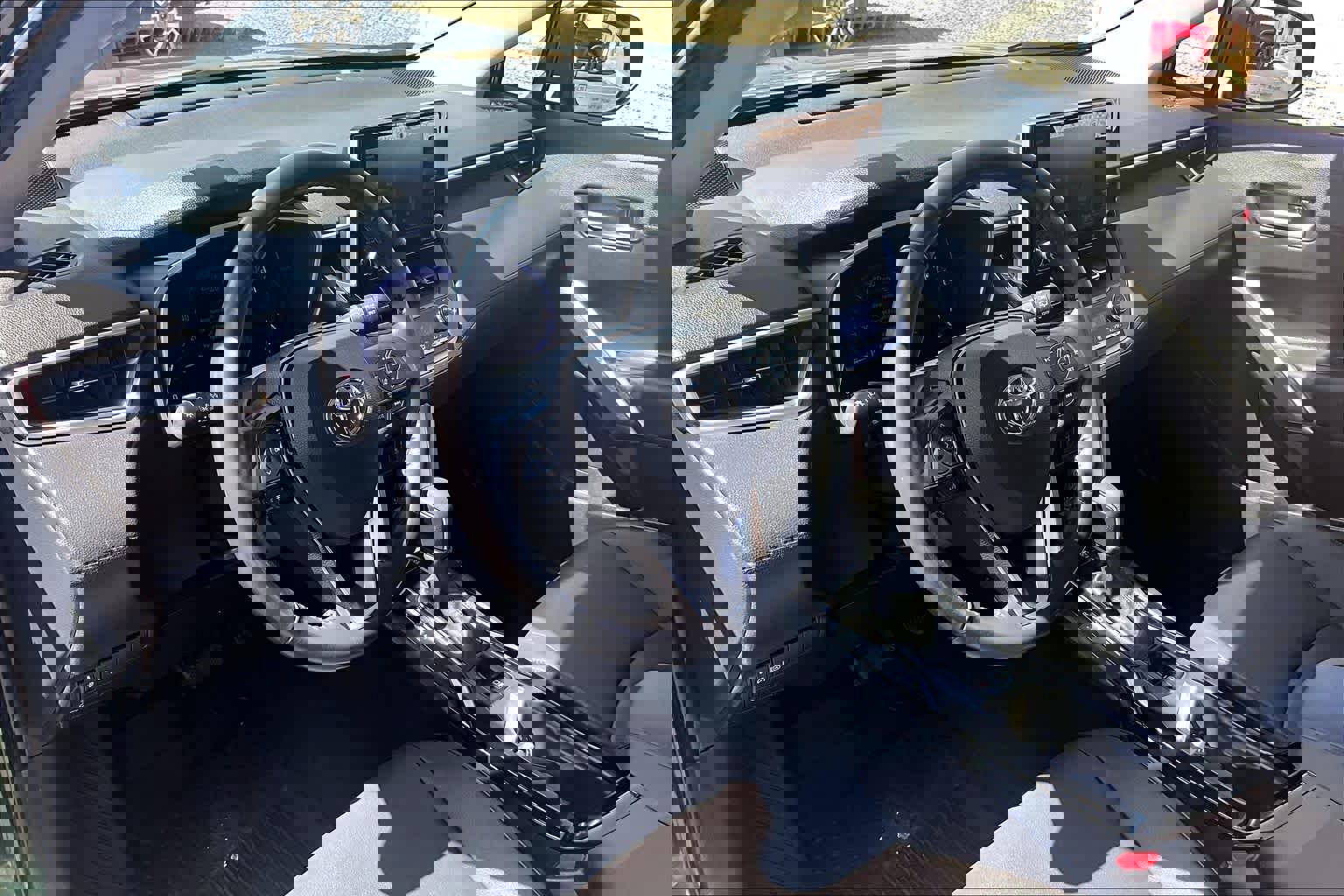 Used 2022 Toyota Corolla Cross XLE w/ Convenience Package image 18