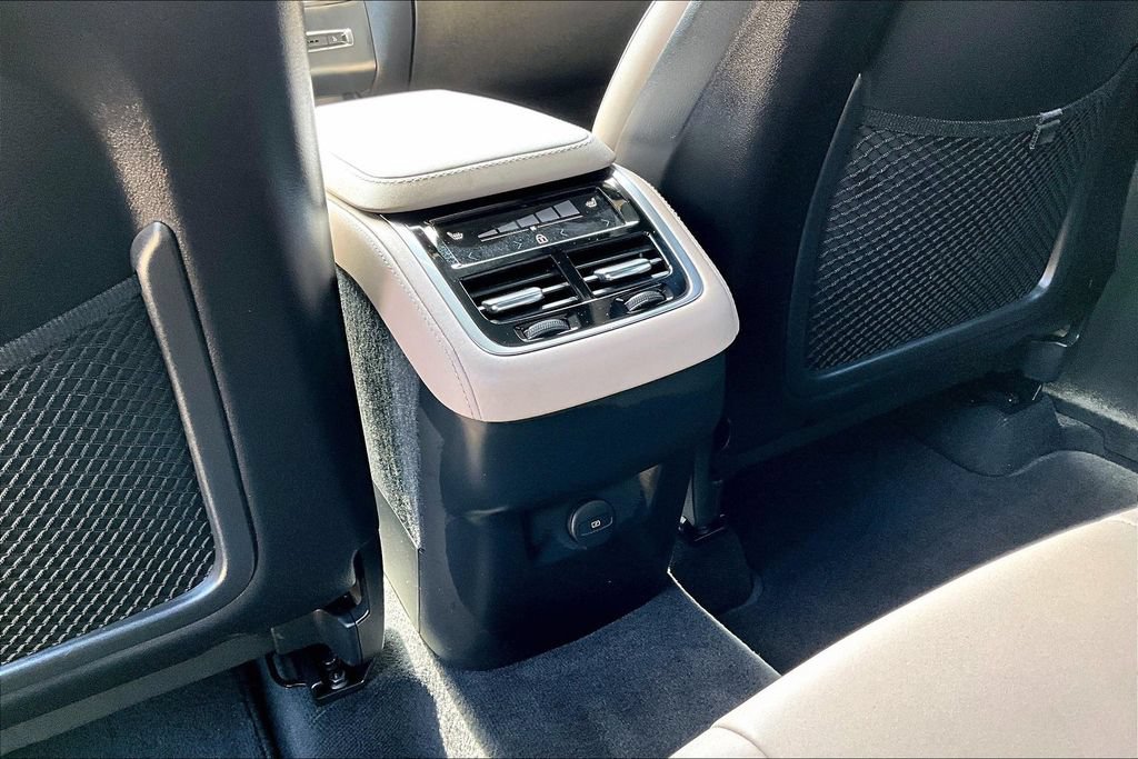 Certified 2025 Volvo XC90 B5 Plus AWD/4WD image 30